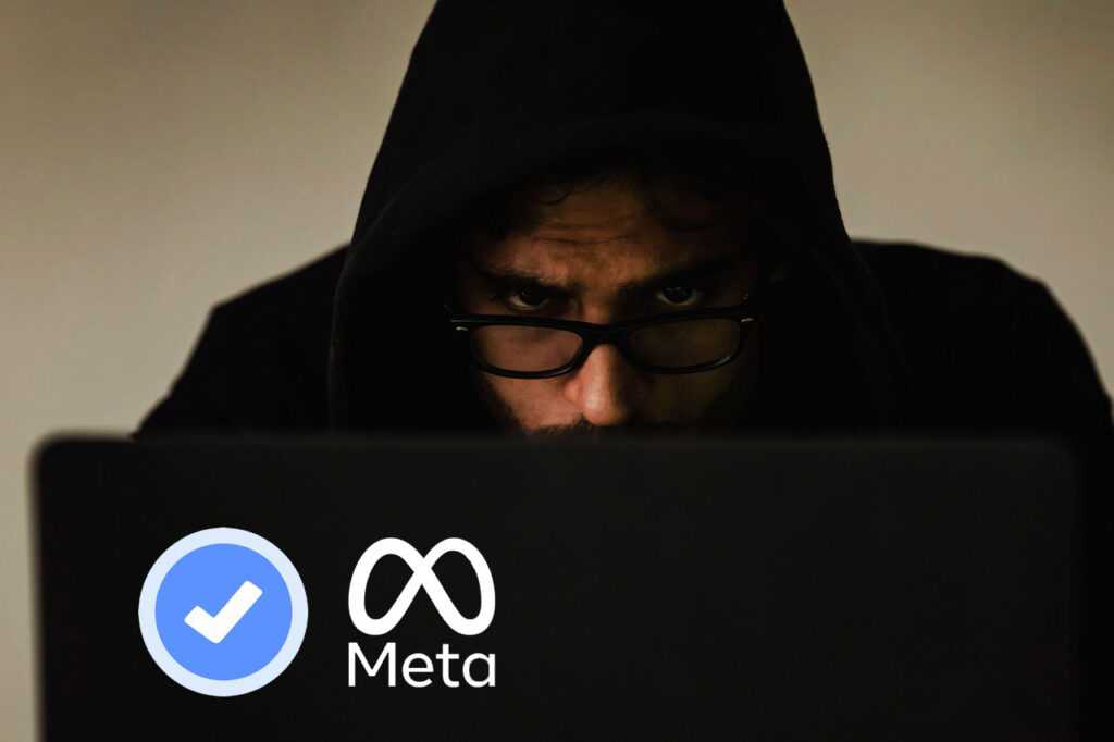Hombre con capucha negra frente a ordenador. Meta
